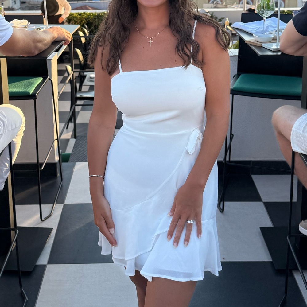 Elegant White Strapless Dress